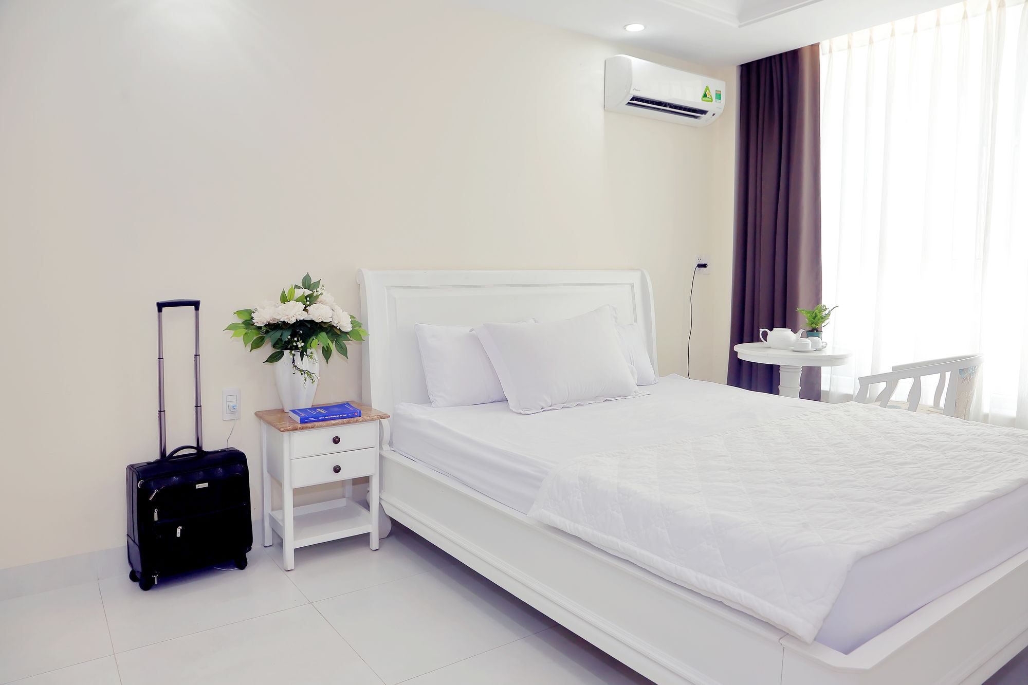 Sunshine Hotel - Phu My Hung Хошимин Экстерьер фото