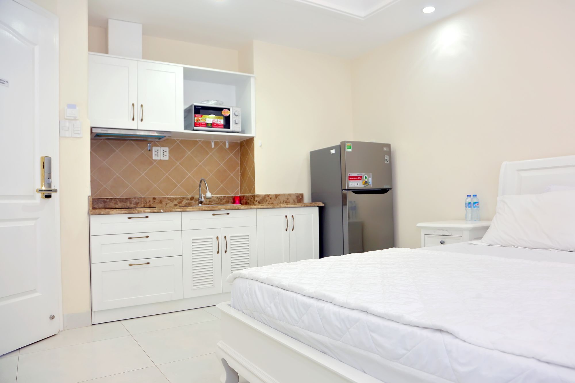 Sunshine Hotel - Phu My Hung Хошимин Экстерьер фото