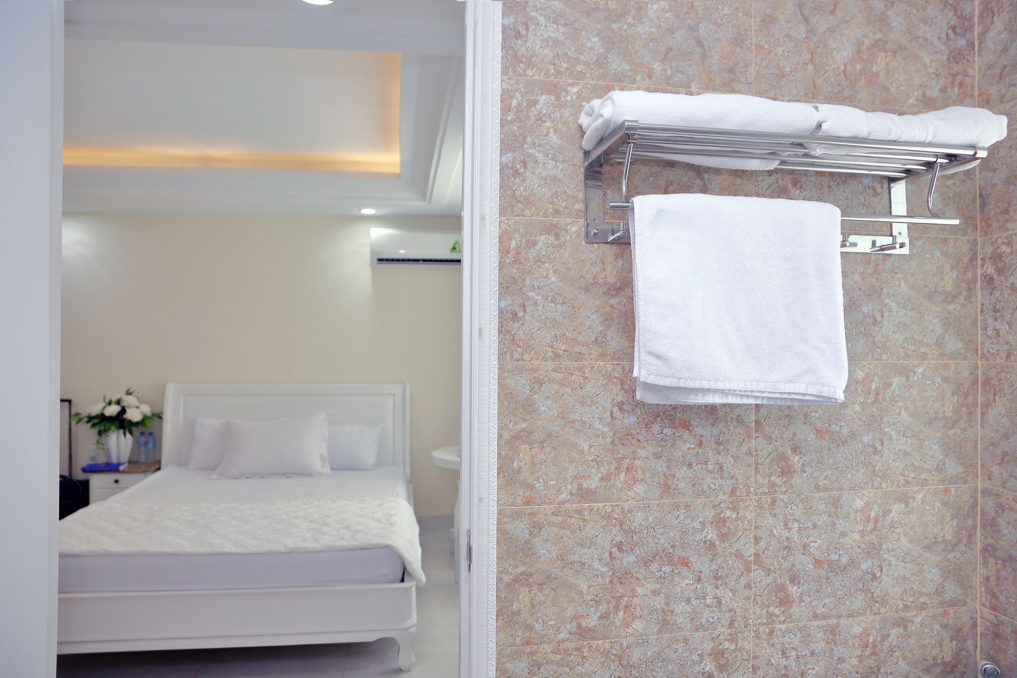 Sunshine Hotel - Phu My Hung Хошимин Экстерьер фото
