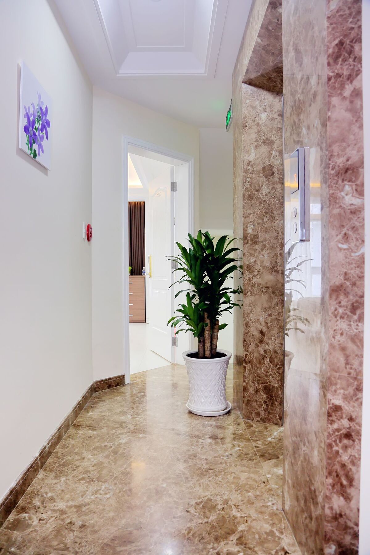Sunshine Hotel - Phu My Hung Хошимин Экстерьер фото